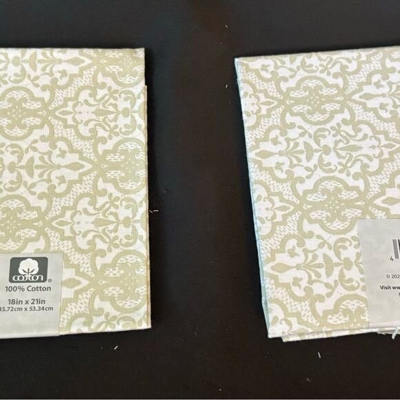 2 NEW Cream Assorted Print Fabric Fat Quarters 18” x 21” - Picture 2 of 4